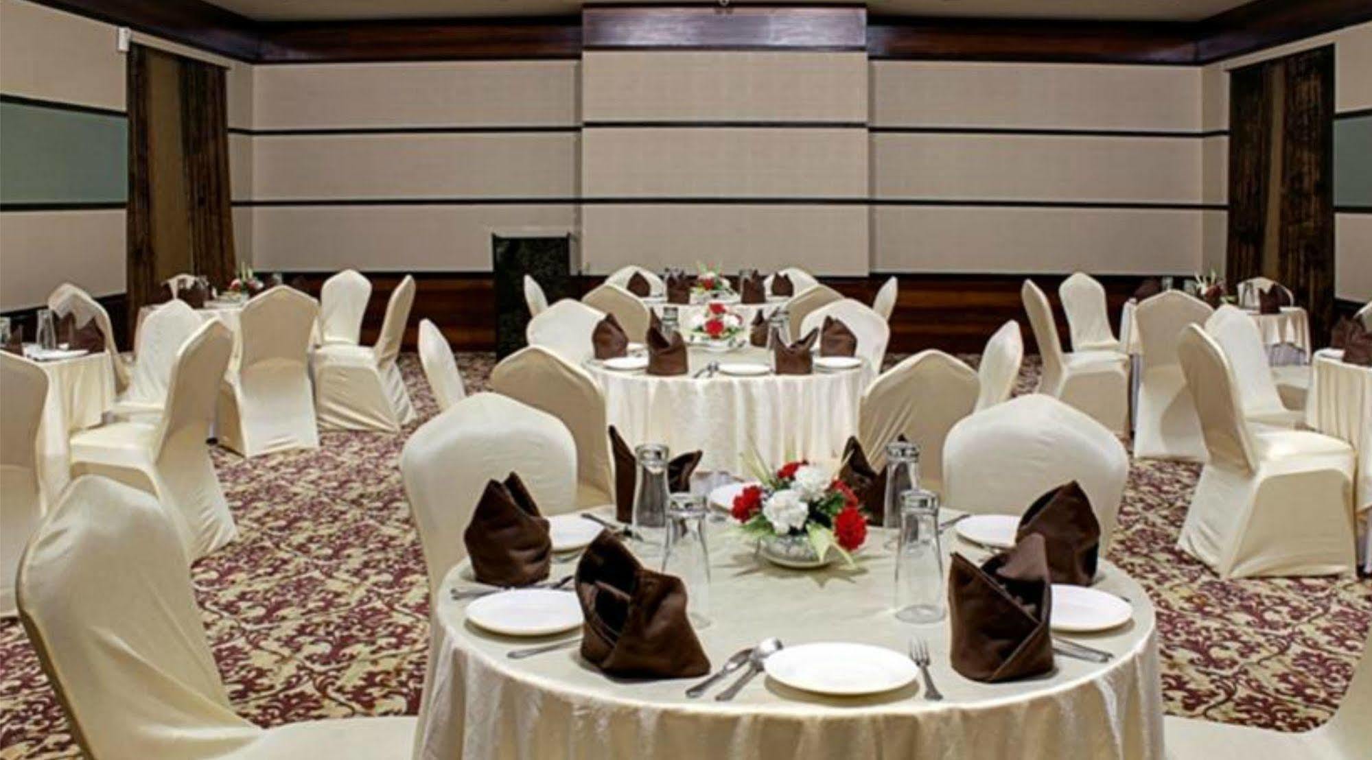 The Sahil Hotel Bombay Esterno foto